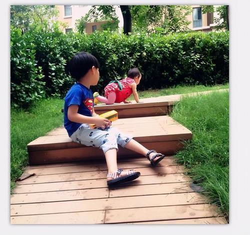 幼儿园|哥哥送小20岁妹妹上幼儿园,为不被误会努力装嫩:怕被当成爸爸