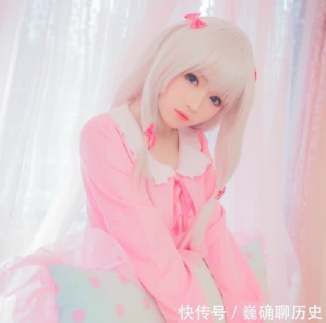 cos|小萝莉Cos和泉纱雾，看到这坐姿，网友：不是专业的学不来