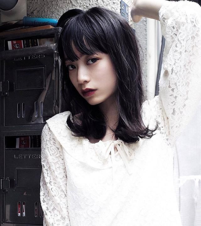 刘海|35岁左右女人适合什么发型?三组时尚减龄的日系发型,简单显气质