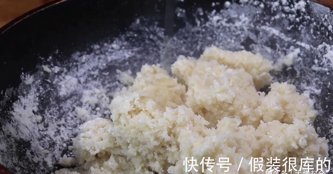 生坯|面粉倒入开水锅里,瞬间变美味,解决全家人早餐,吃完还想吃