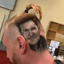 |搞笑GIF：只要一聚会，公司女同事全变了