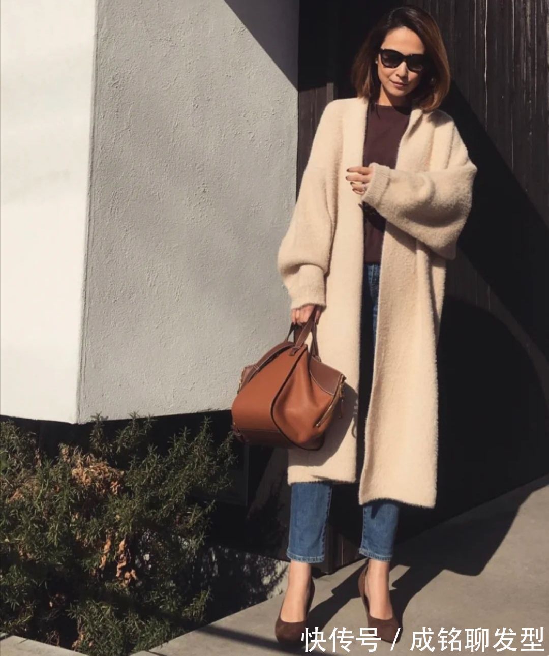 颜色|今年流行一种穿搭,叫“长大衣+九分裤”,四五十岁穿显瘦又减龄