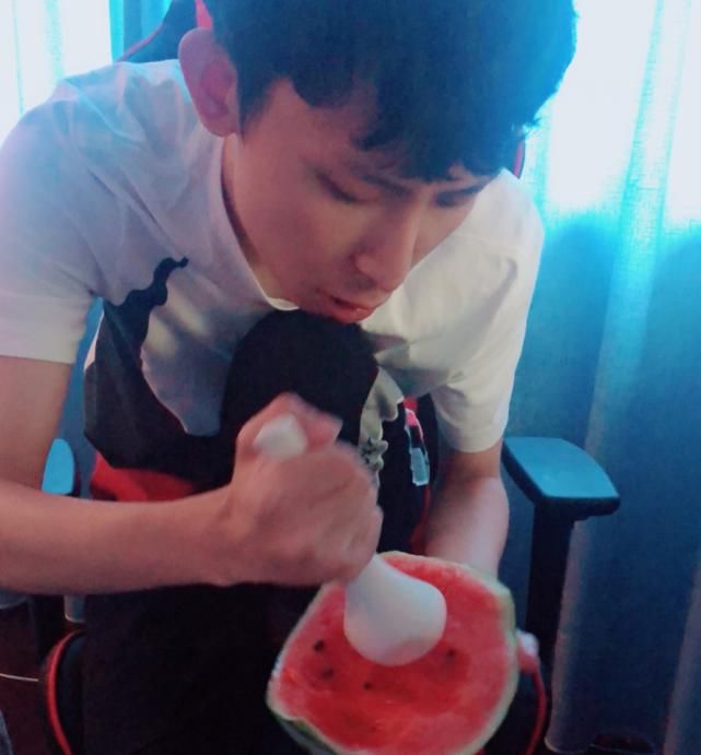 直播|梦泪直播发生意外！梦嫂“睡衣”突然闯入，真实身材曝光疯狂截图