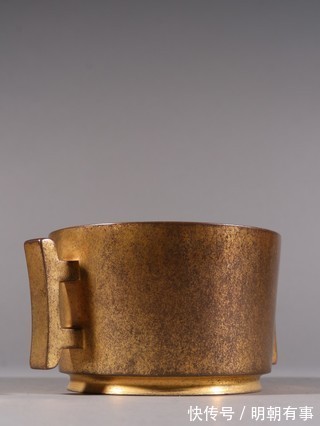 旧藏@旧藏 铜鎏金双耳筒式香炉。