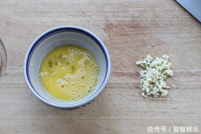 不用和面的懒人早餐饼，外皮酥脆、鲜嫩多汁，一口就让人欲罢不能