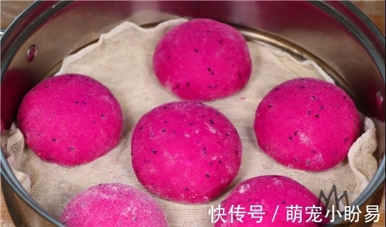 用火龙果来发面,做法太厉害了,上桌颜值超高,高手在民间?!