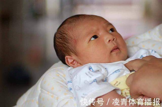 检查|6月龄宝宝会有以下“本领”,如果不达标,建议家长做个全面检查