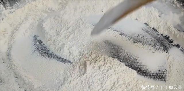 家里有红薯的试试这个做法，不烙不油炸，层次丰富软糯香甜