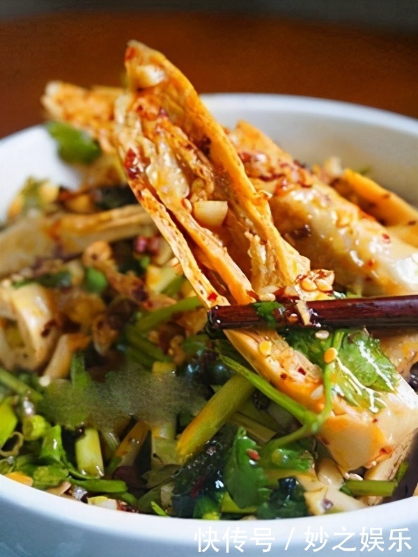 女性过了40岁,常吃三种美食,健脑益智,视力越来越好