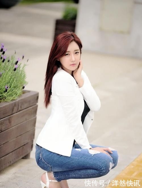 鞋面 高跟凉鞋的百搭效果显著,无论是裙子短裤,都能轻松应对