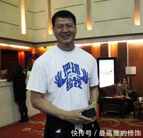 易建联|易建联带两儿子回洛杉矶家，儿子名字遵循家族规定：男孩必须叫YJL