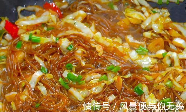 技巧|原来包菜炒粉条要这样做，难怪之前炒粉条老粘锅，技巧全在这