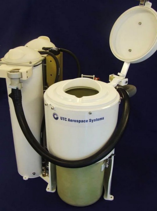 马桶 价值2300万美元的马桶,比等量黄金都贵:国际空间站的太空马桶