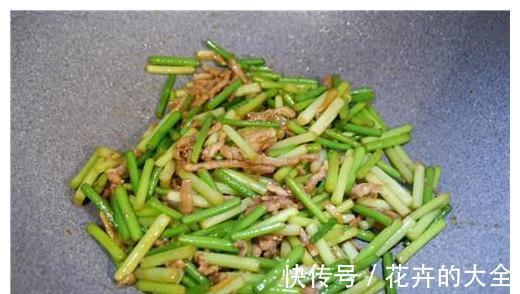 蒜苔炒肉丝|它和肉丝炒,脆嫩有嚼劲,鲜亮有食欲,能吃2碗饭,专治没胃口