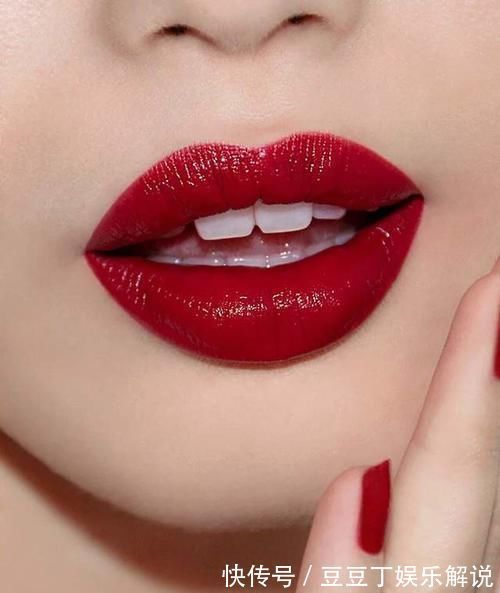 雅诗兰黛 奔三奔四的女人,秋冬选口红看准这4支颜色,显白减龄不输年轻人