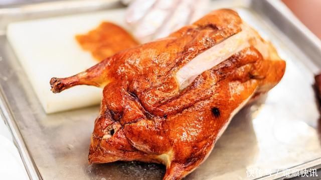全聚德吃烤鸭,上面明明还有肉,师傅却不片了,说4个字最有效