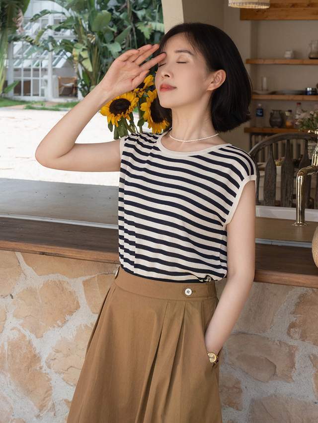 洋气|20岁到30岁的女生夏季末尾这样穿,衬衫配阔腿裤简约洋气,超好看