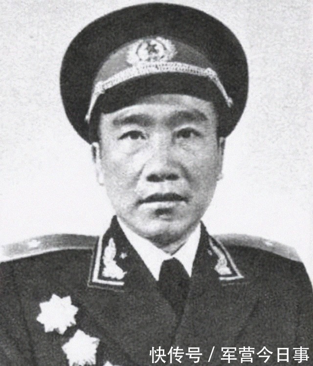 部队|18岁是红军师政委，1955年被授予少将，他气得撕下自己肩章