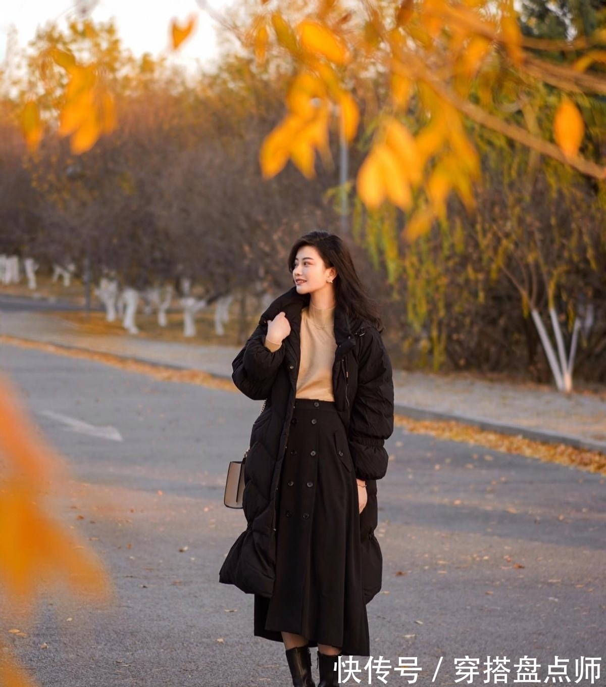 半身裙 “羽绒+半裙”不靠谱?穿了你就知有多美,50岁女人寒冬都能驾驭