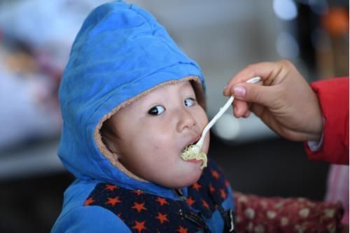 脾胃|吃一次相同于半月不消化,父母还在喂孩子吃,医生:脾都烂完了