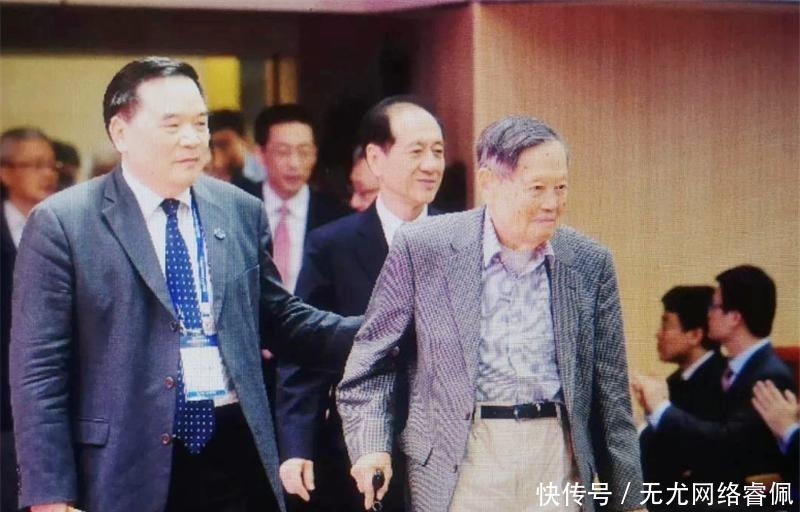 97岁杨振宁的最后一战：阻止我国耗资千亿建造超大对撞机