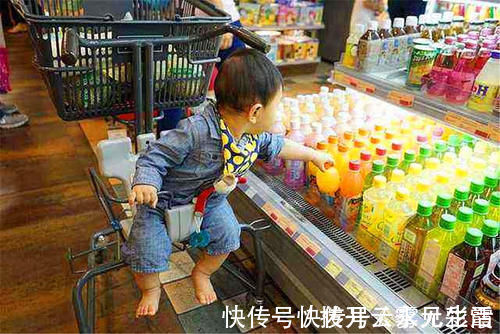 孩子|孩子先喝饮料后付款,超市要求10倍赔偿,家长的做法亮了