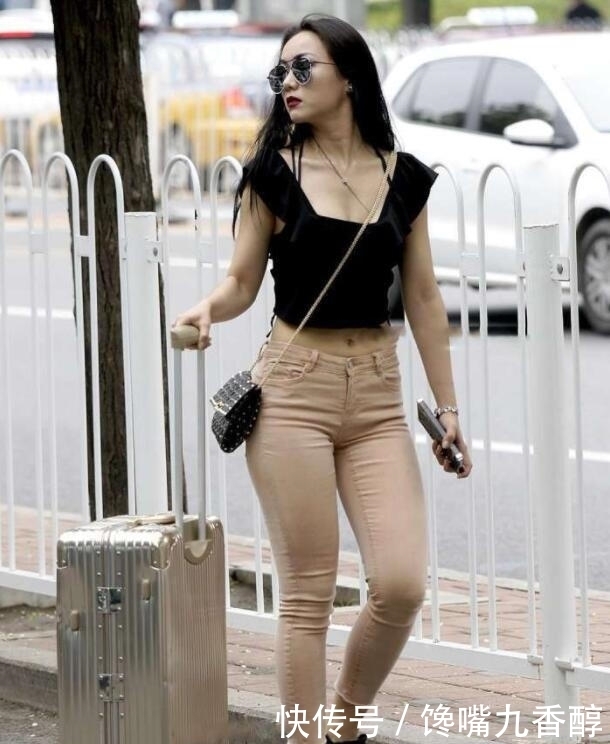 优点|美女穿上牛仔裤,人美腿长的优点终于展现了!