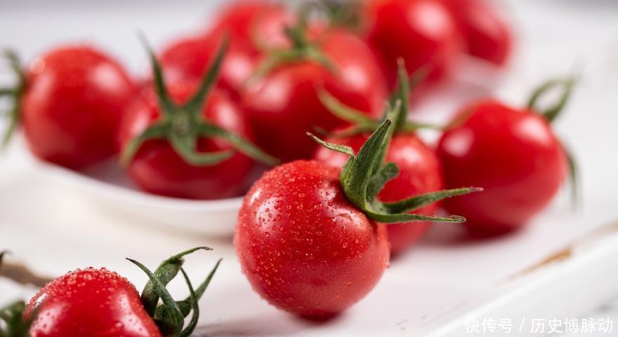 女人皮肤暗黄,多吃五种食物,好吃不贵,帮助美白祛斑