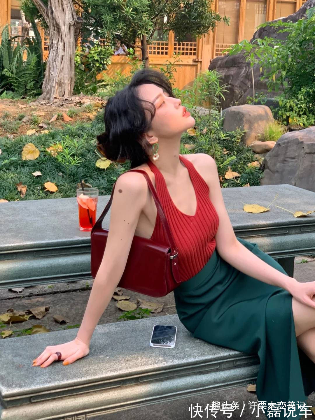 颜色|最近火了一种颜色，叫“荔枝红”，气质显白又衬肤，太适合黄皮了