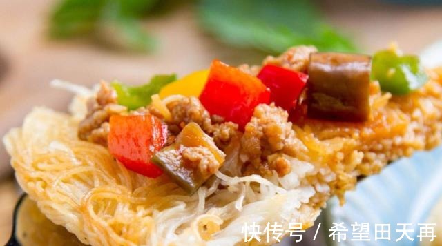 面条不一定要煮着吃，做成锅巴同样美味，脆嫩又鲜香，家人都爱吃！