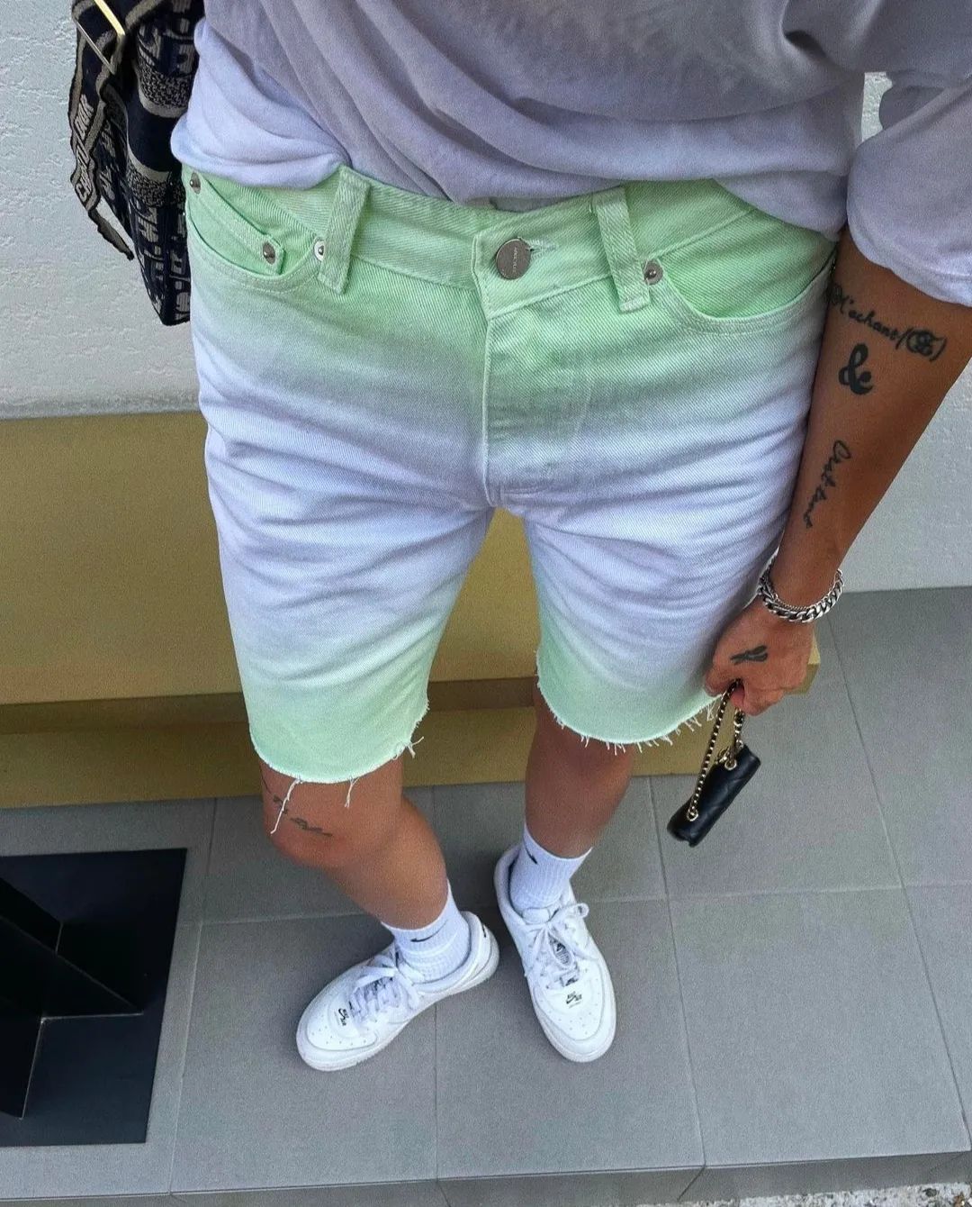 蕾丝|黑白灰穿腻了？今夏这6组彩色穿搭超显白，回头率100%