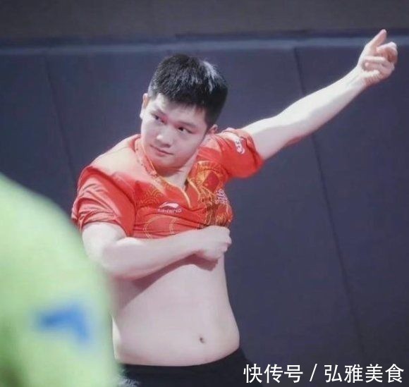 伊藤|陈梦腹肌抢眼,谁注意到莎莎的胳膊,这或许就是伊藤被打哭的原因