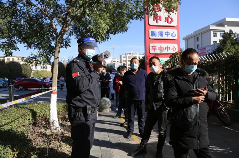 坚守&【战疫情】原创诗歌《童话》《 坚守》《 勤务》