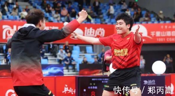 退役|国乒三剑客罕见聚餐!全国冠军已退役,如今大口吃肉喝酒太欢乐