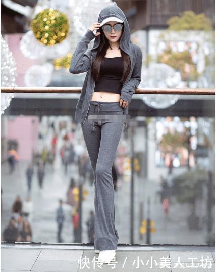 深灰运动装搭配白色运动鞋,休闲运动,酷范十足