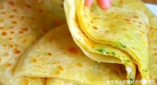 鸡蛋灌饼最简单的做法,学会这个小技巧,保证个个鼓大泡