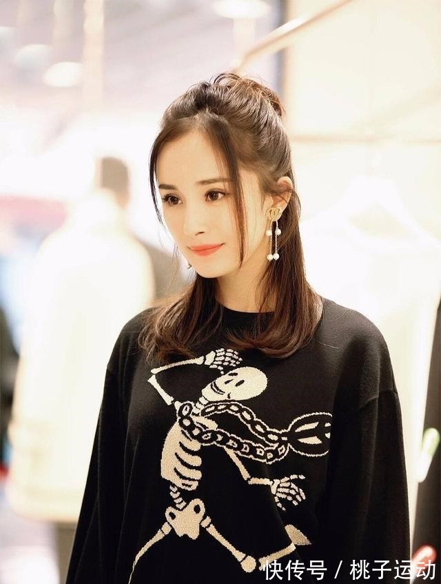 半丸子头|女生不要总是披发,2020年流行这5款“扎发”,时髦显脸小有气质!