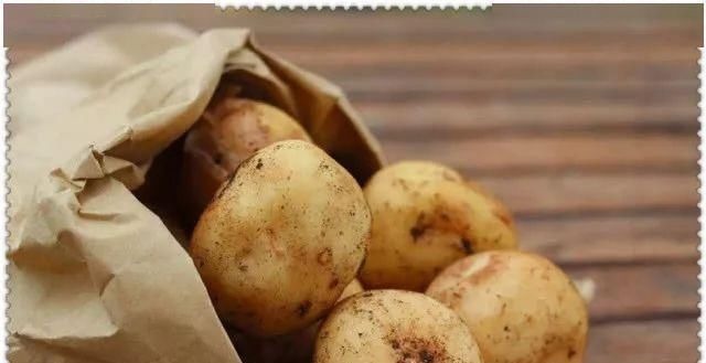 泡过土豆丝的水,别着急倒掉家家户户都用得到,一年能省不少钱