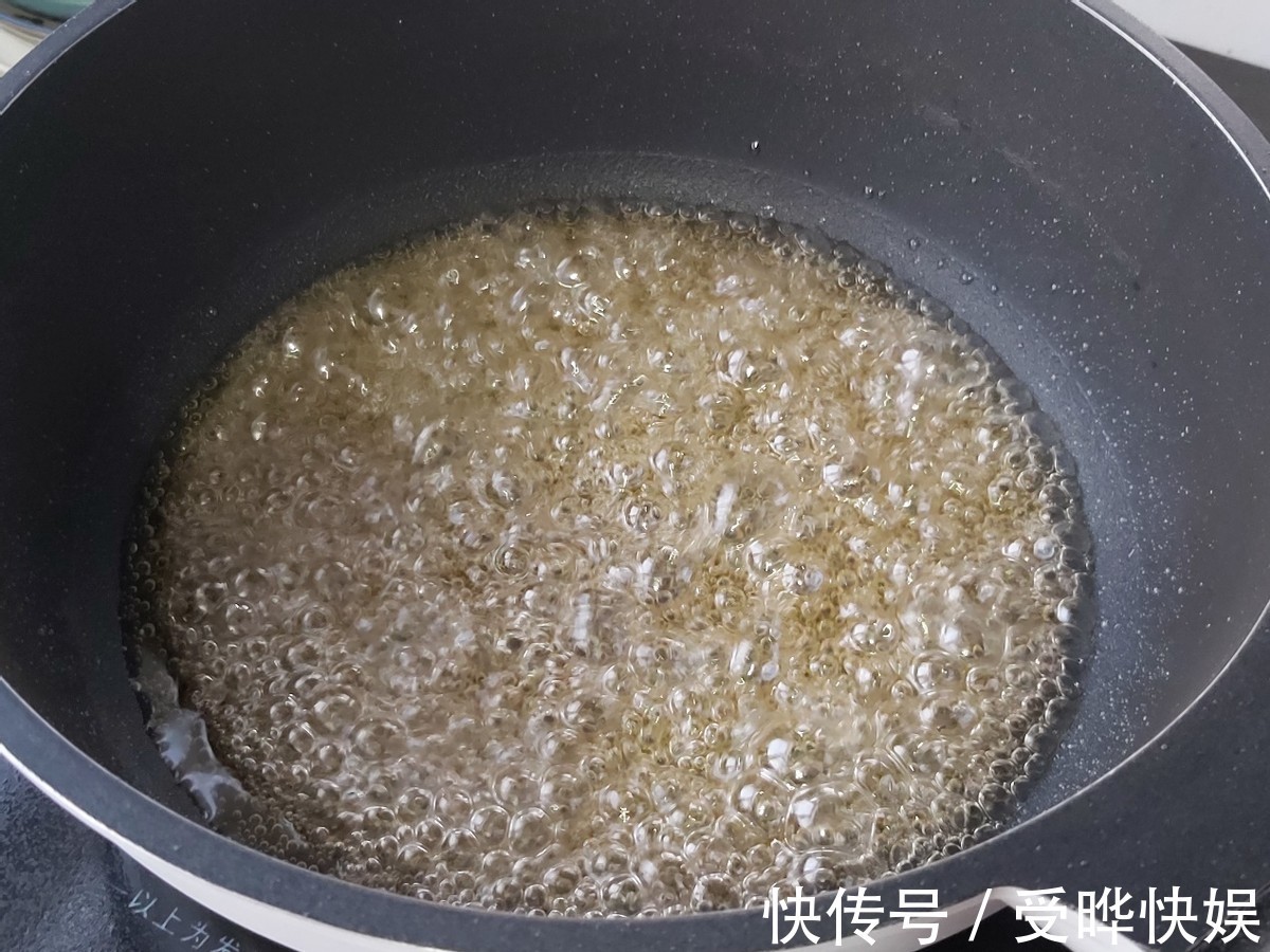 想吃琥珀核桃自己在家也能做，香甜酥脆，比买的好吃