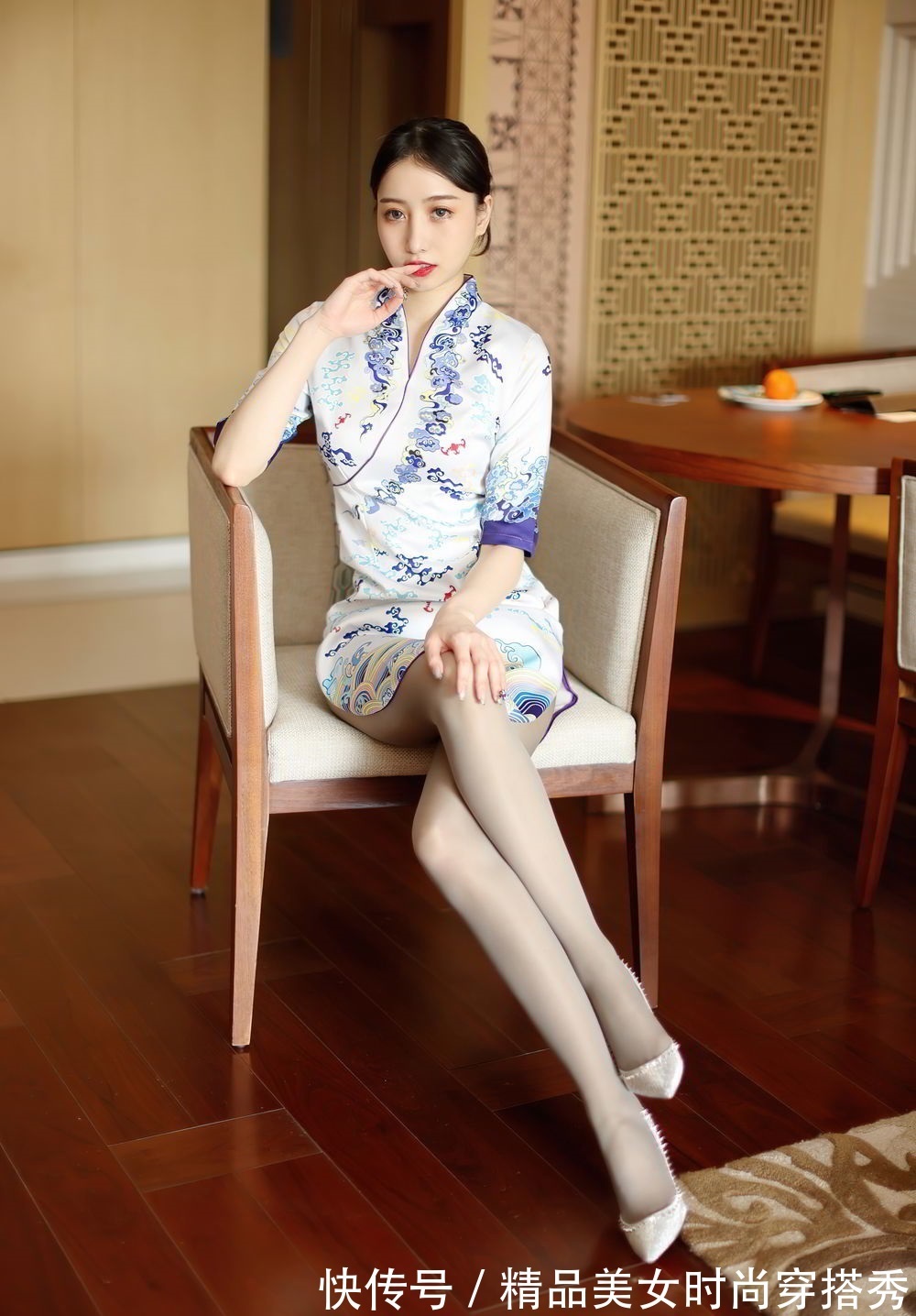 淡雅|空姐穿的空乘服装,如此清新淡雅,穿出了高贵的气质