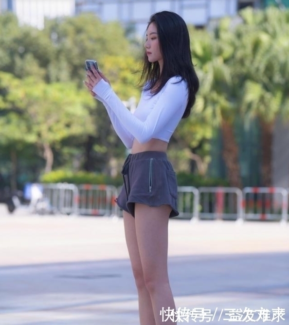 短裤 雾霾灰运动短裤的青春之美,热裤是比不了的,简约大方