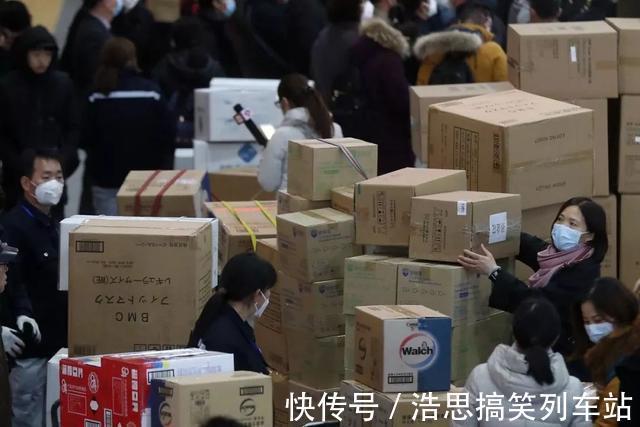 保持沉默|马云、马化腾、许家印、刘强东……都没能“喊”动李嘉诚