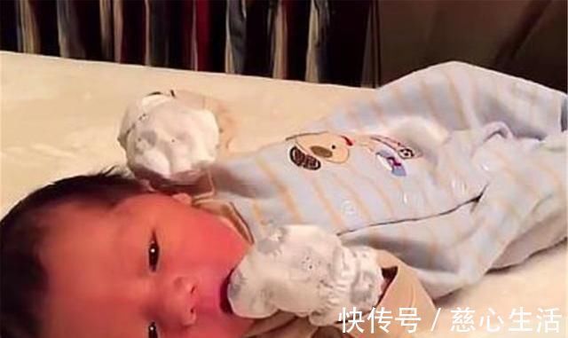 指甲|为防宝宝抓伤脸、吮手指,给宝宝戴上手套可不值得,危害很大