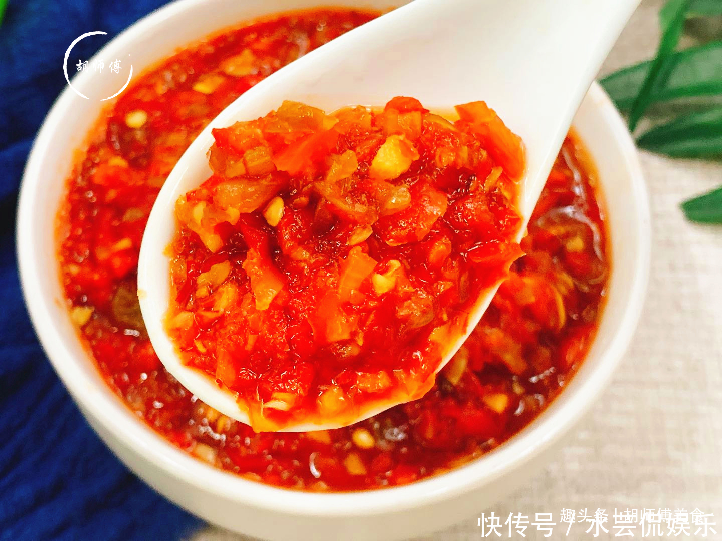 椒放入到|做辣椒酱时,只放盐可不行!多加2样料,辣椒酱不发霉不长毛,香