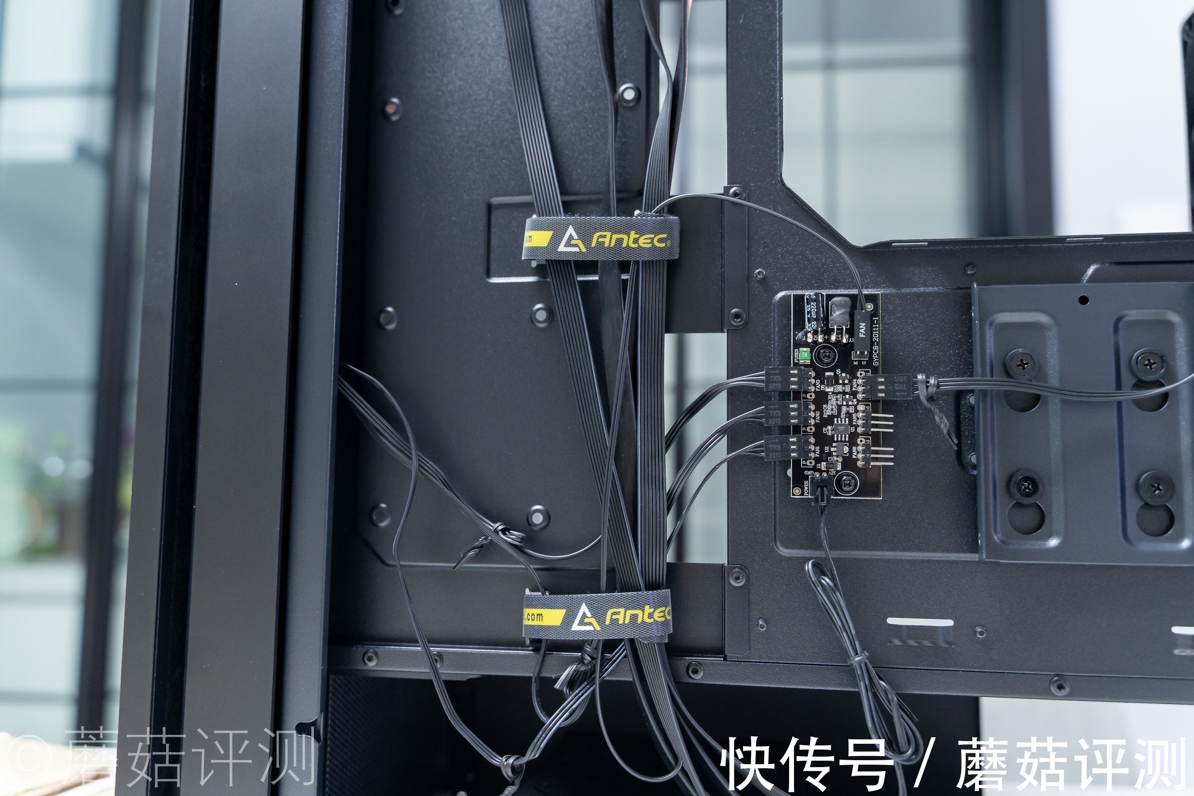 华擎|安静低调，博士小姐姐的选择、安钛克 Antec P10 Flux中塔静音机箱评测