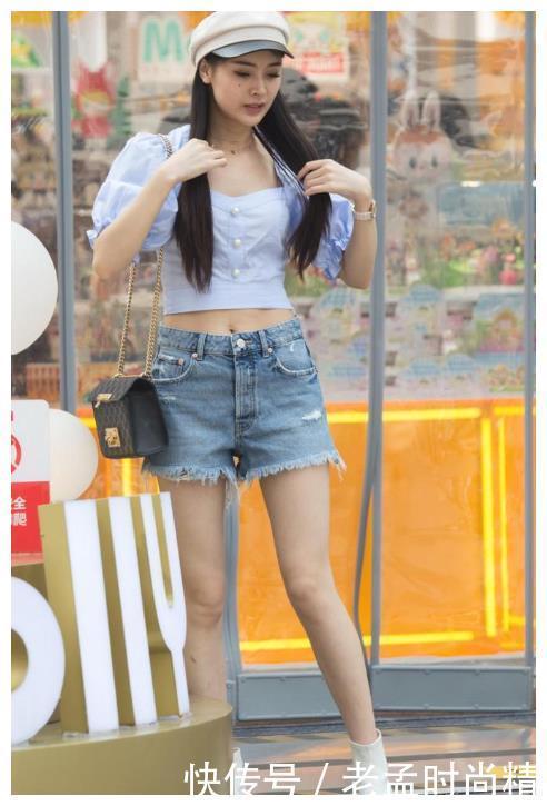 精致|牛仔短裤+白色短靴, 精致又时尚, 还显高挑身材