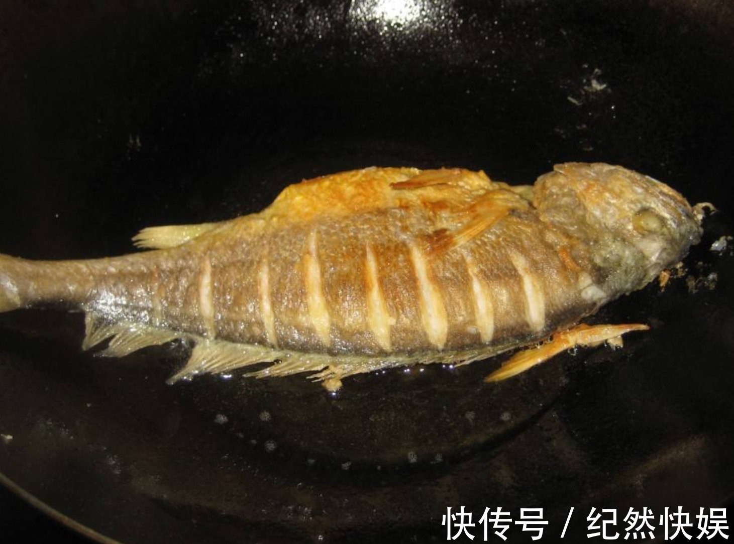 鲜嫩|煎鱼时，不要着急下锅，教你2招，鱼肉鲜嫩不粘锅，美味无腥味