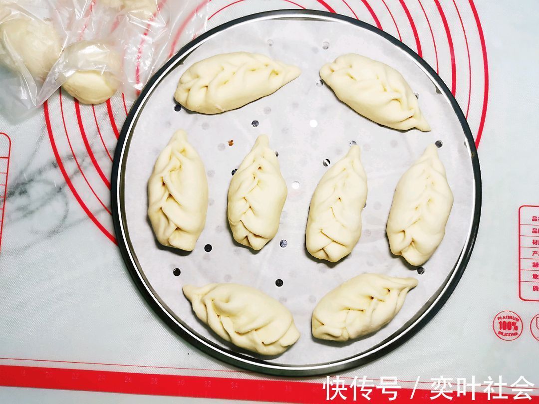 一碗粥|制作美味的香菇肉包子,搭配一碗粥,营养健康