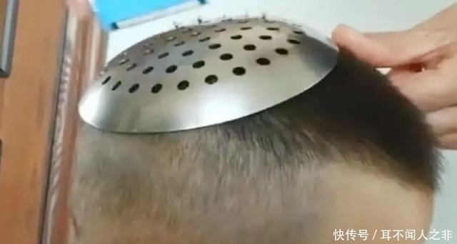 头发|抠门老爸用“漏勺剃头”火了,能省点就省点,网友:儿子眼神亮了