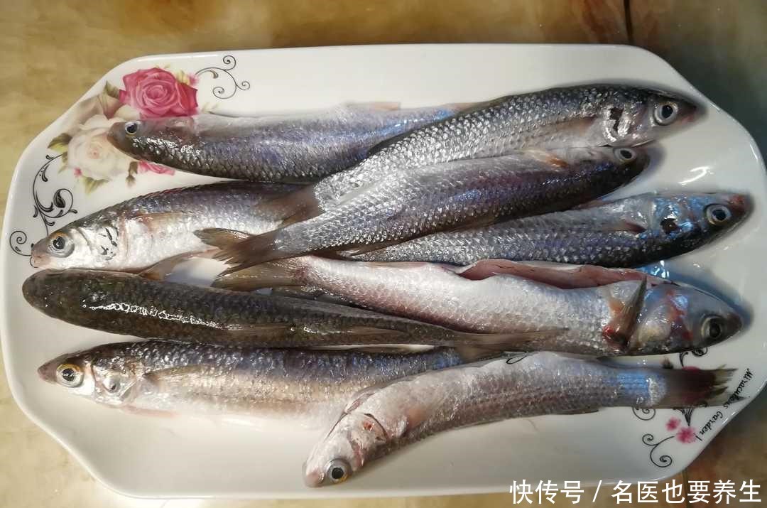 鲜嫩|香炸乌鲻鱼,只要两样调料,表皮酥脆,鱼肉鲜嫩